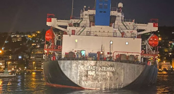 Gemi karaya oturdu, İstanbul Boğazı trafiğe kapandı! Ekipler seferber oldu