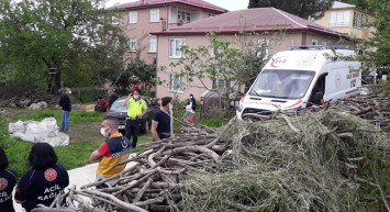 Giresun’da Cinnet Getiren Kişi Annesini Baltayla Öldürüp Kardeşini Yaraladı