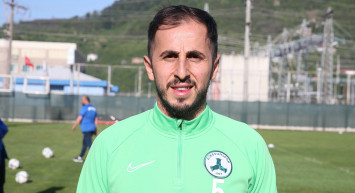 Giresunspor kaptanı Zeki Yavru küme düşmesine kesin gözüyle bakılan takımlarını kümede tuttukları için çok mutlu olduklarını söyledi