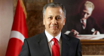 Göçmen kaçakçılarına darbe: Kalkan-17 operasyonunda 44 organizatör ve 881 düzensiz göçmen yakalandı!