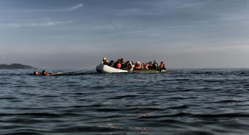 Göçmenlerin bulunduğu tekne battı: 63 kişi hayatını kaybetti