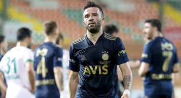 Gökhan Gönül 8 Yıl Sonra Kırmızı Kart Gördü!