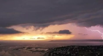 Gökyüzünde doğa şöleni: İstanbul'da görülen raf bulutu ve gün batımı büyüledi!