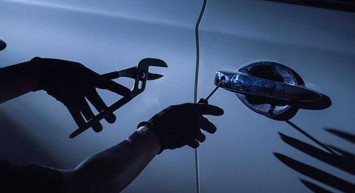 Görenler hemen polisi arasın: Araba tekerine sıkıştırılmış pet şisenin ardındaki gerçek ortaya çıktı