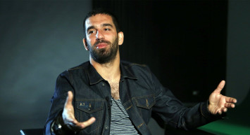 Görevlileri kapıda gören Arda Turan aldığı haberler şaşkına döndü: Hapis istemiyle dava açıldı