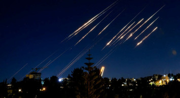 Gösterilerin ateşi sönerken Trump İran'ı dördüncü kez tehdit etti: İsrail sığınakları açtı