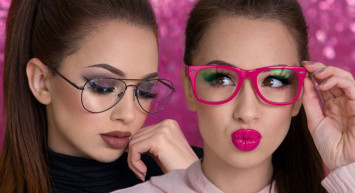 Gözlük Kullanan Kadınlar Nasıl Makyaj Yapmalı?