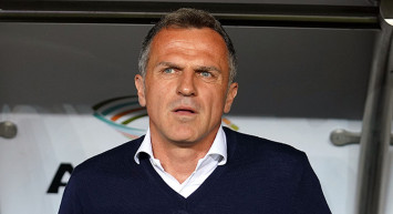 Göztepe'de Stjepan Tomas, Fenerbahçe mağlubiyeti sonrası henüz küme düşmediklerini kalan haftalarda mücadeleye devam edeceklerini söyledi