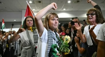 Greta Thunberg, Filistin bayraklarıyla karşılandı