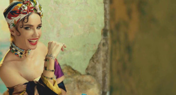 Gülşen'den yine çok konuşulacak sahne kıyafeti! Sadece göğüs uçlarını kapattı sınırları zorlamaya devam ediyor!