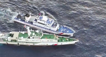 Güney Çin Denizi'nde sorunlar bitmiyor: 2 bot çarpıştı!