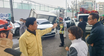 Güney Kore’de zincirleme trafik kazası: Her yer can pazarına döndü!