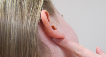 Günün stresine kulak asın: 5 dakikalık kulak masajının faydalarına inanamayacaksınız!