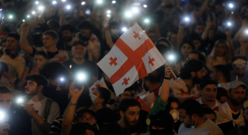 Gürcistan’da sokaklar kaynıyor: Yasa tasarısına büyük protesto