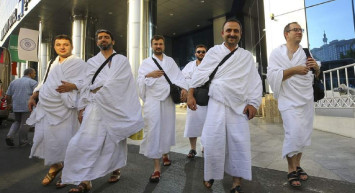 Hacılar yurda dönüyor! Kütahya'da ilk hacı kafilesi havalimanında karşılandı