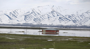 Hakkari'de hayat durma noktasında! Yağışlar şehri felç etti!