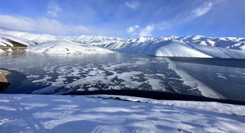 Hakkari'deki Dilimli Barajı kısmen dondu: Ortaya eşsiz görüntüler çıktı!
