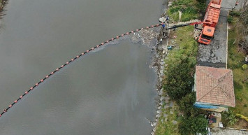 Haliç Kıyılarında Korkutan Görüntü: İBB'ye Bağlı Tesislerden Koyu Renkli Su Denize Dökülüyor!