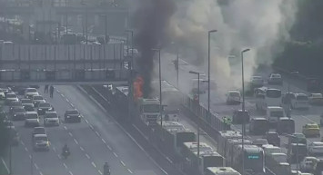 Halıcıoğlu'nda Yangın Paniği: Metrobüs Alev Alev Yandı