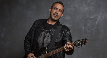 Haluk Levent sevenlerini korkuttu! Trafik kazası geçirdi sağlık durumu çok merak edildi