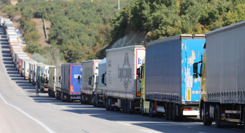 Hamzabeyli Sınır Kapısında 20 kilometrelik Kuyruk! Şoförler İsyan etti