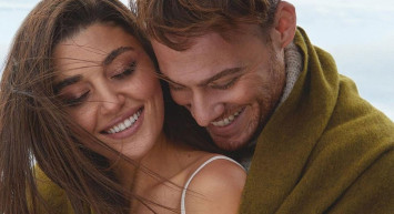 Hande Erçel ile Kerem Bürsin’in Arasında Ayrılık Rüzgarı! Ünlü Çift Kötü Haberi Sosyal Medyadan Duyurdu