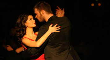 Harbiye konserindeki görüntüleri gündem oldu! Beren Saat’ın o detayı hayranlarını endişelendirdi