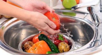 Hastalıkların yarısından bizzat sorumlu: Sebze ve meyvelerdeki o tehlikeye dikkat