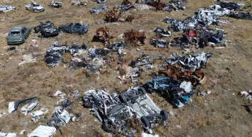 Hatay'da Araç Mezarlığı Sahiplerini Bekliyor: Yüzlerce Araç Depremin Acısını Bir Kez Daha Hatırlatıyor!