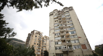 Hatay’da korku dolu anlar: 13 katlı bina toz yığınına döndü