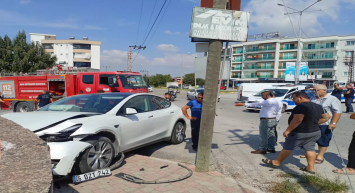 Hatay'da Polis Aracı ile Otomobil Çarpıştı: 5 Yaralı