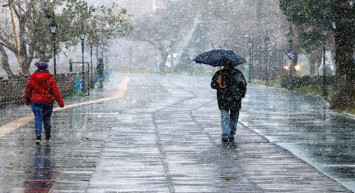 Hava sıcaklıklarına aldanmayın beklenen yağışlar geri geldi! Meteoroloji Genel Müdürlüğü'nden uyarı üstüne uyarı! Aman  dikkat o şehirler şemsiyesiz çıkmayın