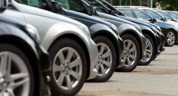 Hayatının şokunu yaşadı! Otomobilini satmak isterken kendi aracına alıcı oldu!