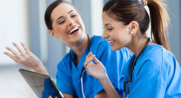 Hemşireleri Stres Atma Yöntemi ‘Kahkaha Yogası’