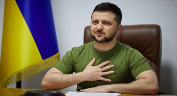 Her açıklamasında onu giyiyor: Volodimir Zelenskiy’nin yeşil tişörtünün sırrı nedir?