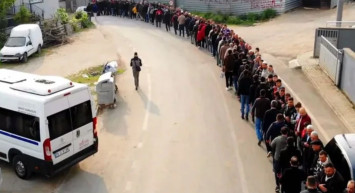 Her bayram gelenek haline geldi: Bursa'daki bayramlaşma sosyal medyada gündem oldu