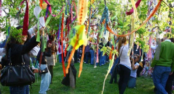 Hıdırellez günü neler yapılır? Hıdırellez dileği nasıl dilenir? Hıdrellez gecesi gül ağacı nasıl dilek dilenir?