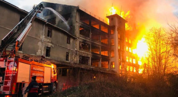 Hırsızlık Yaptıkları Sırada Fabrikayı Yaktılar