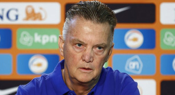 Hollanda Milli Takımı Teknik Direktörü Louis Van Gaal, Dünya Kupası'nın Katar'da olmasını eleştirdi!