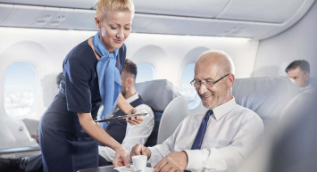 Hostes nedir, nasıl olunur? Hosteslik avantaj ve dezavantajları