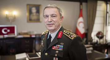 Hulusi Akar 15 Temmuz gecesi yaşananları anlattı: Silah dayadılar sık ulan şerefsiz dedim