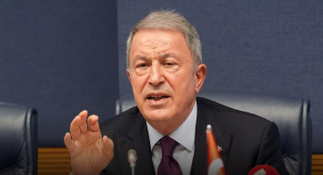 Hulusi Akar’dan Kararlılık Mesajı: “Ana Vatan Kırmızı Çizgimiz”