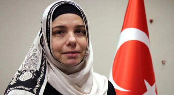 Huriye Martı kimdir?  Prof. Huriye Martı biyografisi! Zengin zenginle, ünlü ünlüyle evlensin açıklaması ile gündem oldu