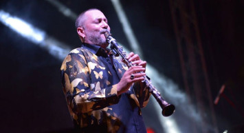 Hüsnü Şenlendirici Kimdir?