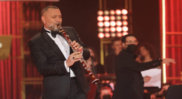 Hüsnü Şenlendirici kimdir, nereli ve kaç yaşında? Hüsnü Şenlendirici kanser mi, hastalığı ne, sağlık durumu nasıl? Hüsnü Şenlendirici hayatı ve biyografisi