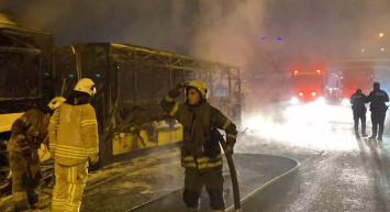İBB'nin ihmali vatandaşların hayatını tehlikeye soktu: İETT otobüsü bir anda alev aldı