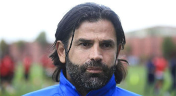 İbrahim Üzülmez kimdir, kaç yaşında? İbrahim Üzülmez hangi takımları çalıştırdı? Hangi yıllarda Beşiktaş'ta oynadı? İbrahim Üzülmez kariyeri ve biyografisi