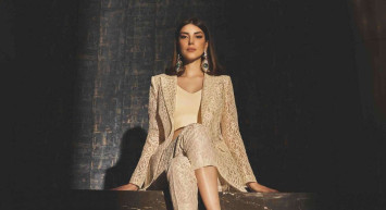 İç çamaşırı giymeyen Deniz Baysal yürek hoplattı! İddialı pozlarını paylaşan Baysal'a 'Su gibisin' yorumu yağdı