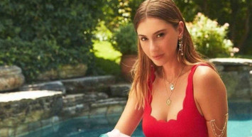 İç çamaşırı ile poz veren Şeyma Subaşı gündem oldu! Pozlara yorum yağdı! "Don-sütyenle de çıkılmaz ki"