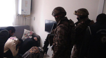 İçişleri Bakanlığı'ndan, düzensiz göç ile mücadeleye yönelik önemli açıklama!  "Huzur-2022/7" uygulamasında 18 organizatör gözaltına alındı, 1141 düzensiz göçmen yakalandı!